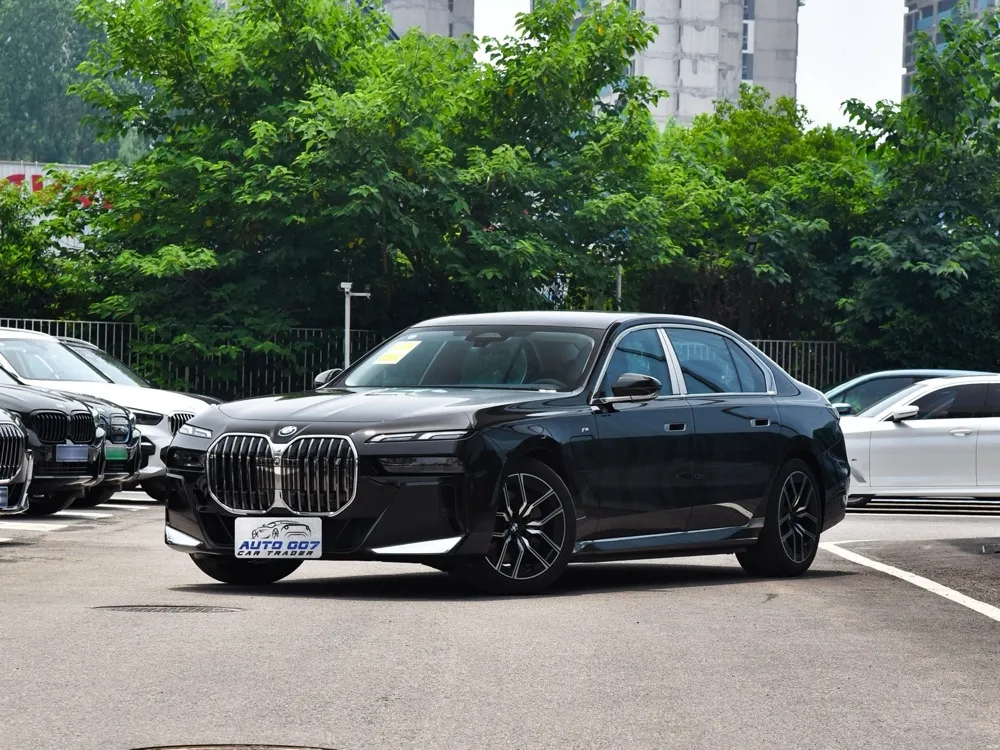 БМВ И7 електрични аутомобил