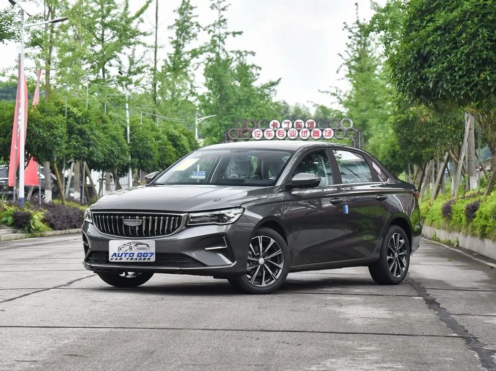 Геели Емгранд бензински аутомобил